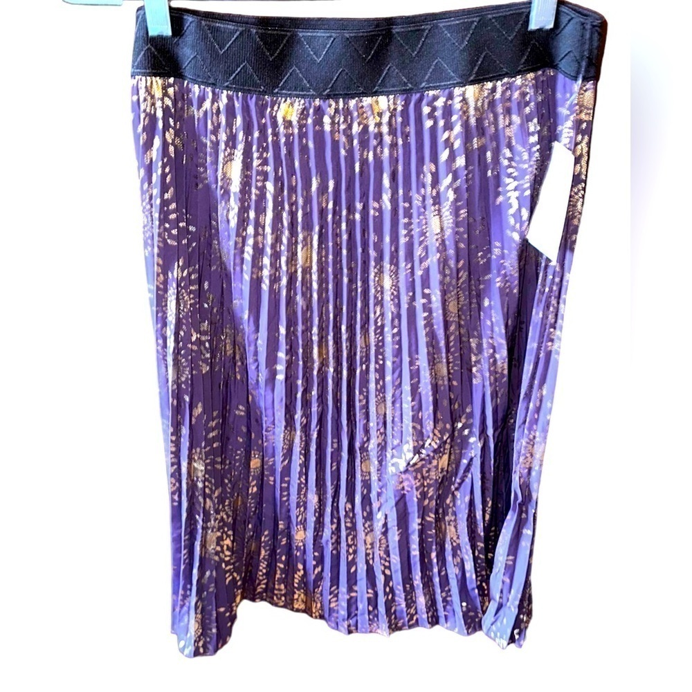 Lularoe XL purple pleated Jill skirt.Metallic‎ gold starburst pattern. NWT